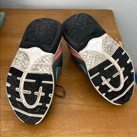 Women's Gdefy Gray and Pink Athletic Shoes - Picture 4 of 5